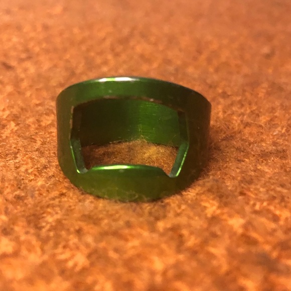 💚 St Patrick’s Day ring that doubles as an opener - Picture 4 of 4